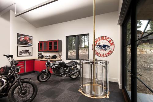 Motorcycle-garage